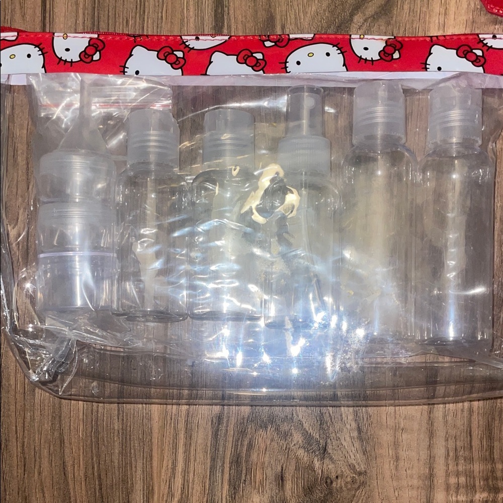 Hello Kitty Travel Bag - Picture 8 of 15
